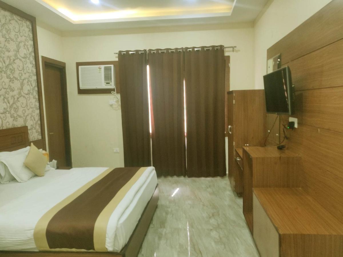 Hotel The Vaishno Devi Hills Katra  Buitenkant foto
